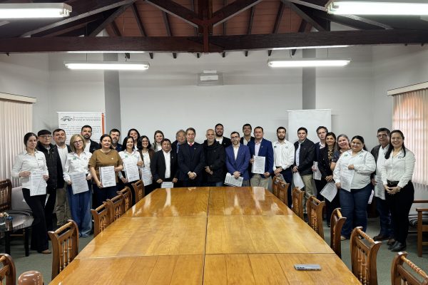 Directivos de la FCA/UNA reciben resoluciones de confirmación en el cargo