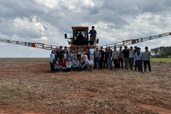 Estudiantes de Ingeniería Agronómica visitaron un establecimiento agroganadero de Caaguazú