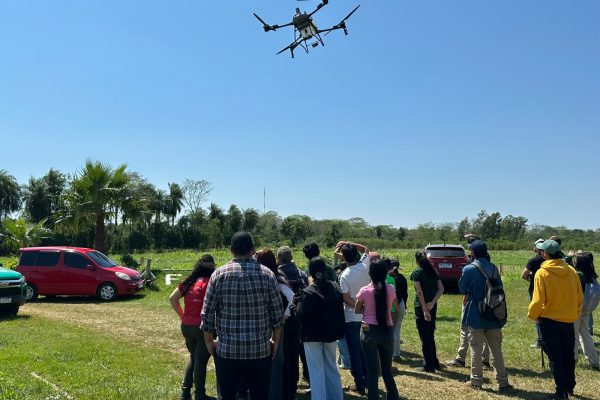 FCA/UNA Filial San Pedro de Ycuamandyyú desarrolló taller sobre uso de drones en la agricultura